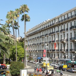 Avenue de Suède si rifà il look: più verde e arredi urbani moderni nel cuore di Nice