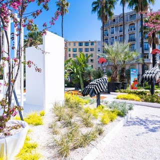 “Avril au Jardin”, a Nizza