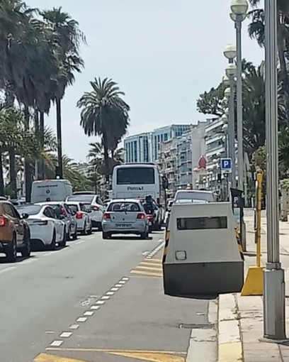 "Alice 2" all'opera sulla Promenade des Anglais "Alice 2" all'opera sulla Promenade des Anglais