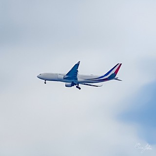 L'aereo presidenziale in volo nei cieli di Nizza