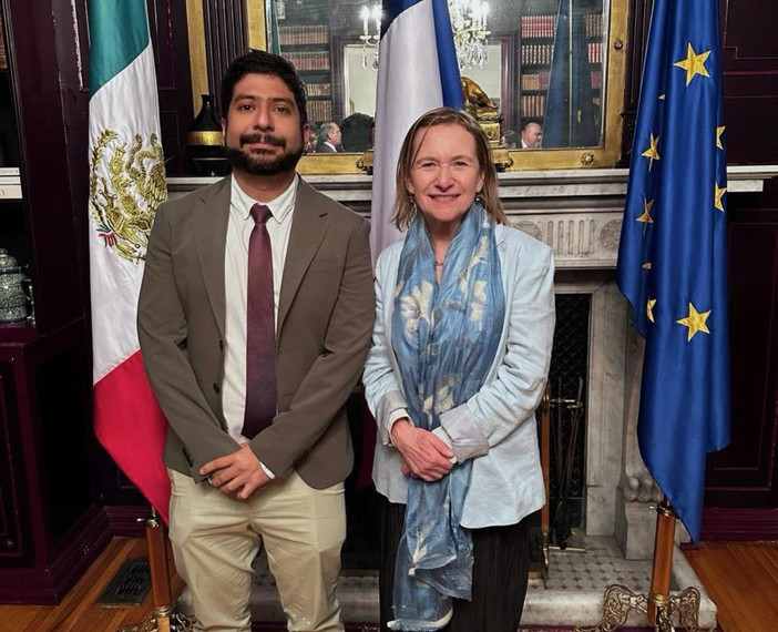 Amaury Aranda con l’ambasciatrice di Francia, Mme Delphine Borione