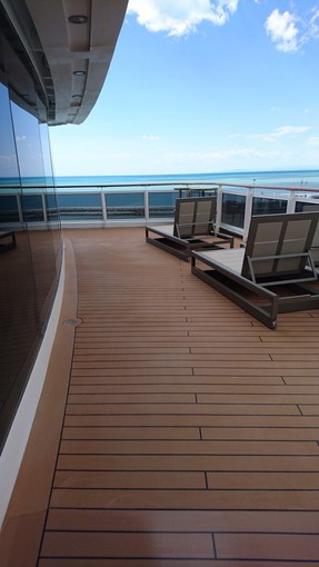 La nave da crociera più lussuosa al mondo sceglie di viaggiare su ‘balconi e promenade’ in resina italiana