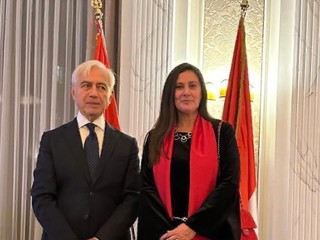 Sua Eccellenza Alberto di Luca, Ambasciatore del Sovrano Militare Ordine di Malta presso il Principato di Monaco, con Chiara Osnago Gadda, direttrice dell’Ufficio Stampa e Comunicazione di Sportello Italia nel Principato di Monaco ed event manager del premio “Evolution Horizon Award” di MoreNews. Sua Eccellenza Alberto di Luca, Ambasciatore del Sovrano Militare Ordine di Malta presso il Principato di Monaco, con Chiara Osnago Gadda, direttrice dell’Ufficio Stampa e Comunicazione di Sportello Italia nel Principato di Monaco ed event manager del premio “Evolution Horizon Award” di MoreNews.