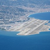 EasyJet vola alto a Nizza, ma lancia l’allarme: “Ritardi e tasse frenano la crescita” EasyJet vola alto a Nizza, ma lancia l’allarme: “Ritardi e tasse frenano la crescita”