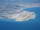 Paura in volo a Nizza: sfiorata la collisione tra due Airbus Paura in volo a Nizza: sfiorata la collisione tra due Airbus
