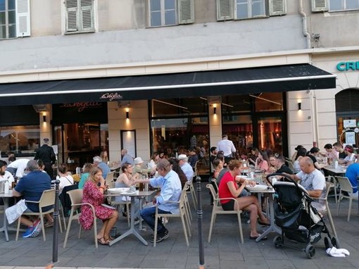 Locali pubblici nel Vieux Nice lo scorso fine settimana