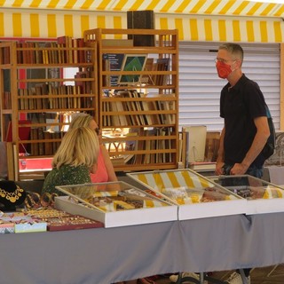 Brocante in Cours Salya a Nizza