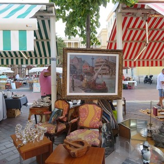 Tanti oggetti, tante curiosità: i marché à la brocante in Costa Azzurra