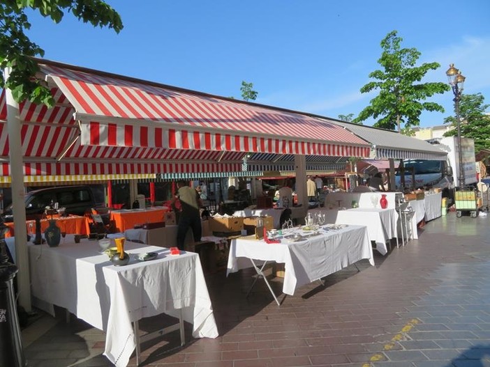 Tanti oggetti, tante curiosità: i marché à la brocante in Costa Azzurra Tanti oggetti, tante curiosità: i marché à la brocante in Costa Azzurra