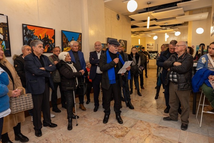 L'autore della mostra Bernard Laboureau all'inaugurazione (foto: Ville de Menton)