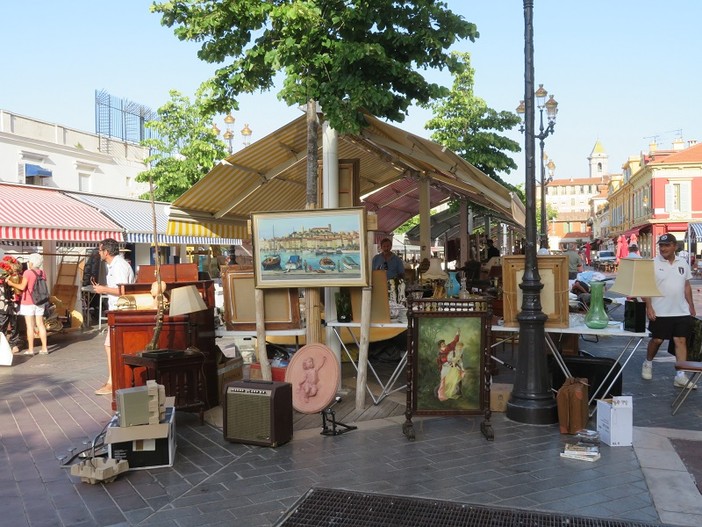 Tanti oggetti, tante curiosità: i marché à la brocante in Costa Azzurra
