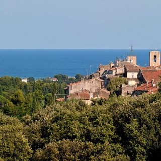 Biot, un borgo tra storia e arte del vetro. Un altro pezzo di Liguria in Francia.