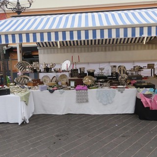 Tanti oggetti, tante curiosità: i marché à la brocante in Costa Azzurra