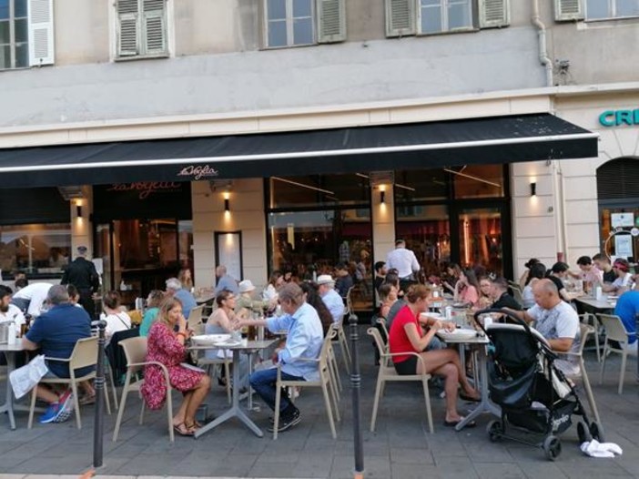 Locali pubblici nel Vieux Nice lo scorso fine settimana Locali pubblici nel Vieux Nice lo scorso fine settimana