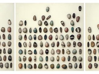 Galets (Triptyque), 1983-84, acrylique sur toile, 3 x (80 x 80) cm, Collection Ville de Nice / Donation Ferrero © Michel COEN Galets (Triptyque), 1983-84, acrylique sur toile, 3 x (80 x 80) cm, Collection Ville de Nice / Donation Ferrero © Michel COEN
