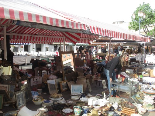 Tanti marché à la brocante questo week end in Costa Azzurra Tanti marché à la brocante questo week end in Costa Azzurra