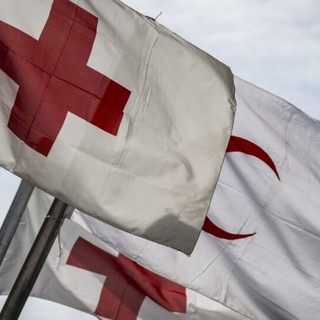 Bandiere della Croce Rossa e Mezzaluna Rossa