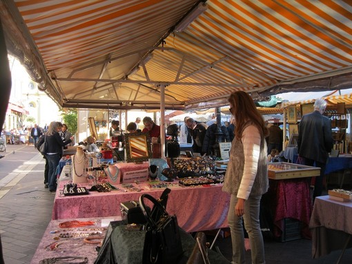 Tanti marché à la brocante questo week end in Costa Azzurra