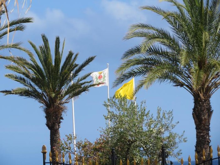 Bandiere sulle spiagge di Nizza