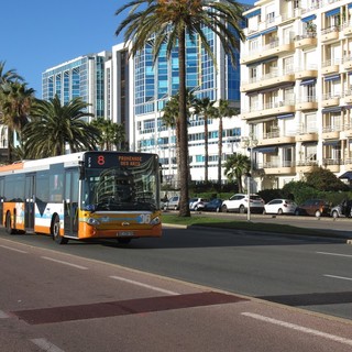 Bus a Nizza sulla Promenade des Anglais