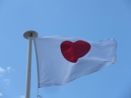 "Bandiere al vento" di Piero Macario