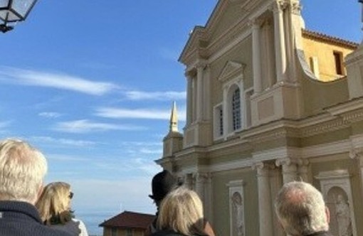 Nel cuore della città vecchia di Mentone, si è svolta oggi, venerdì 7 novembre, una visita guidata dedicata alla Basilica di San Michele Arcangelo.
