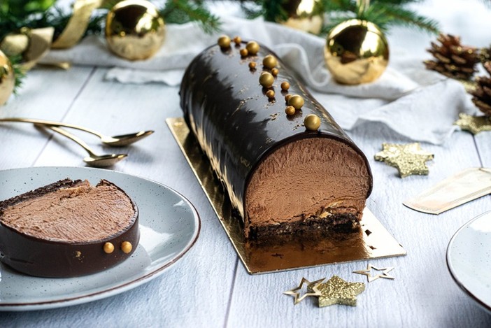 La bûche de Noël si reinventa: il dolce è simbolo delle feste tra Natale e Capodanno