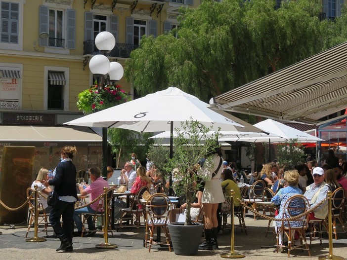 Alcol e minori: Nizza si mobilita ed avvia una campagna informativa Alcol e minori: Nizza si mobilita ed avvia una campagna informativa