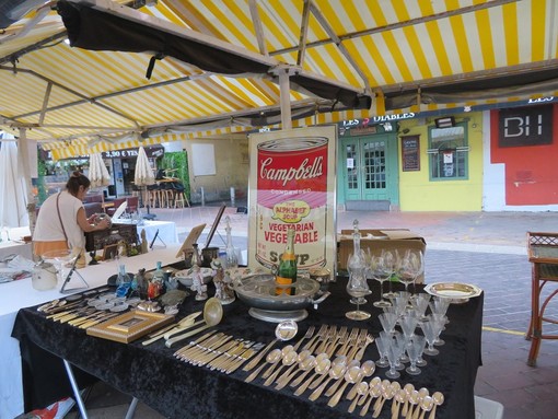 Tanti oggetti, tante curiosità: i marché à la brocante in Costa Azzurra