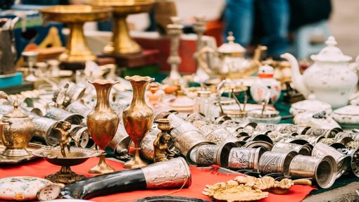 Tanti oggetti, tante curiosità: i marché à la brocante in Costa Azzurra
