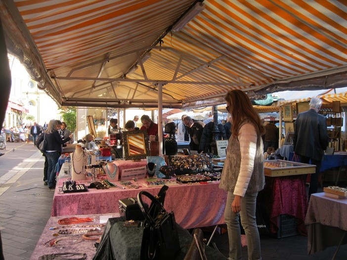 Tanti marché à la brocante questo week end in Costa Azzurra Tanti marché à la brocante questo week end in Costa Azzurra