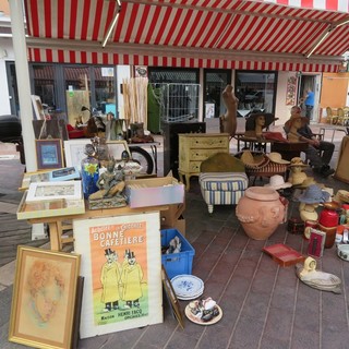Tanti oggetti, tante curiosità: i marché à la brocante in Costa Azzurra