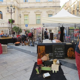 Tanti oggetti, tante curiosità: i marché à la brocante in Costa Azzurra
