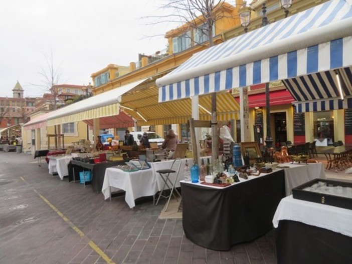 Tanti oggetti, tante curiosità: i marché à la brocante in Costa Azzurra