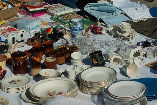 Tanti oggetti, tante curiosità: i marché à la brocante in Costa Azzurra Tanti oggetti, tante curiosità: i marché à la brocante in Costa Azzurra