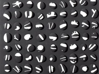 Galets, 2004, acrylique sur bois et résine, 120 x 120 x 7 cm Collection Reyboz © Michel COEN Galets, 2004, acrylique sur bois et résine, 120 x 120 x 7 cm Collection Reyboz © Michel COEN