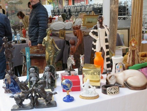 Tanti oggetti, tante curiosità: i marché à la brocante in Costa Azzurra
