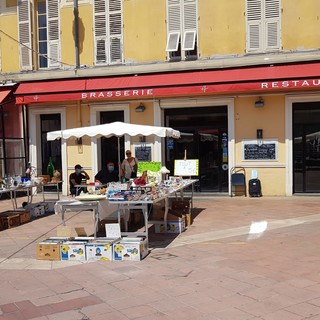 Brocante in Cours Saleya foto di Ghjuvan Pasquale