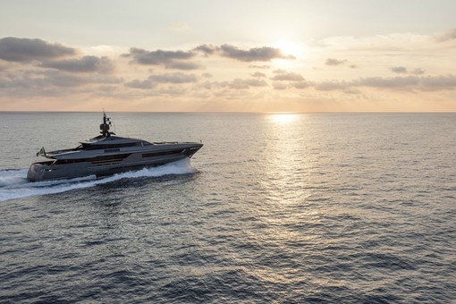 Pavimenti in resina Api per superyacht: i nuovi trend in mostra alla 26° edizione del Monaco Yacht Show