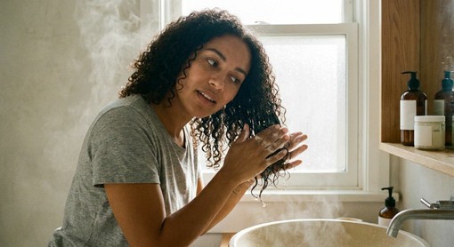 Balsamo capelli ricci: rituale quotidiano per ricci definiti