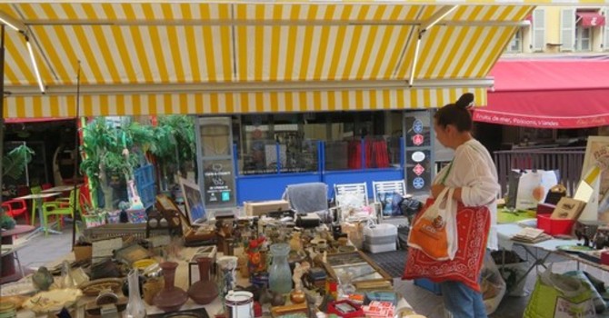 Tanti oggetti, tante curiosità: i marché à la brocante in Costa Azzurra Tanti oggetti, tante curiosità: i marché à la brocante in Costa Azzurra