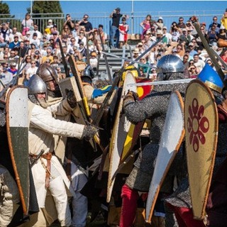 Biot torna nel Medioevo: tre giorni tra cavalieri, spettacoli e il più grande videomapping storico al mondo