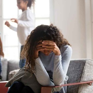 Genitori sotto pressione: a Nizza un ciclo di incontri per affrontare l’esaurimento genitoriale e le sfide educative