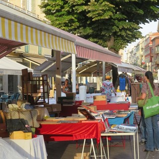 Tanti oggetti, tante curiosità: i marché à la brocante in Costa Azzurra