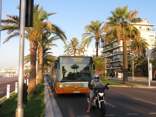Un bus termico sulla Promenade