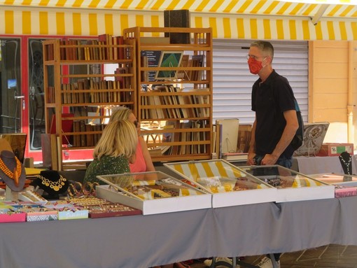 Brocante in Cours Salya a Nizza Brocante in Cours Salya a Nizza
