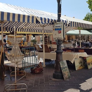 Brocante in Cours Saleya foto di Ghjuvan Pasquale