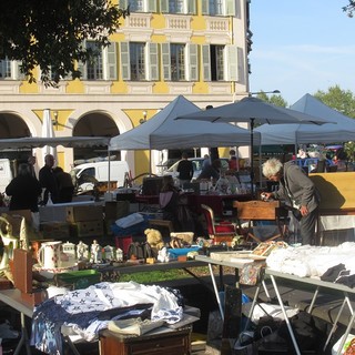 Brocante on Place Garibaldi