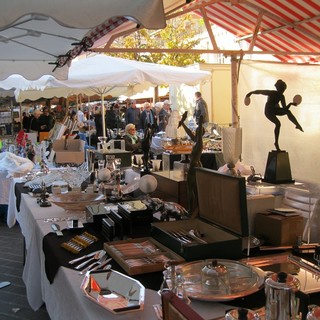 Brocante in Cours Saleya a Nizza