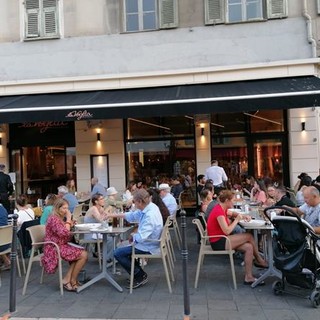 Locali pubblici nel Vieux Nice lo scorso fine settimana